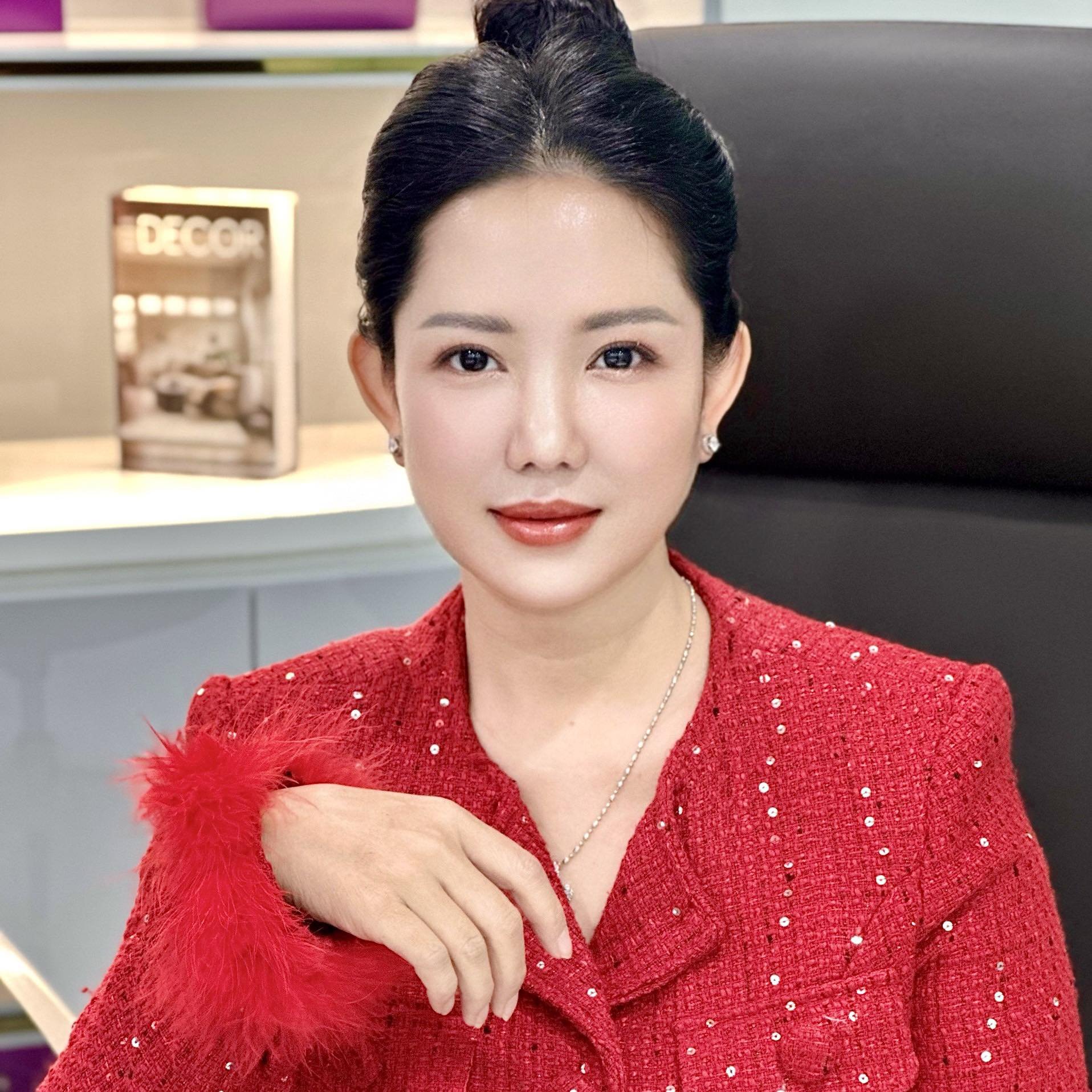 Doanh nhân Hồng Anh